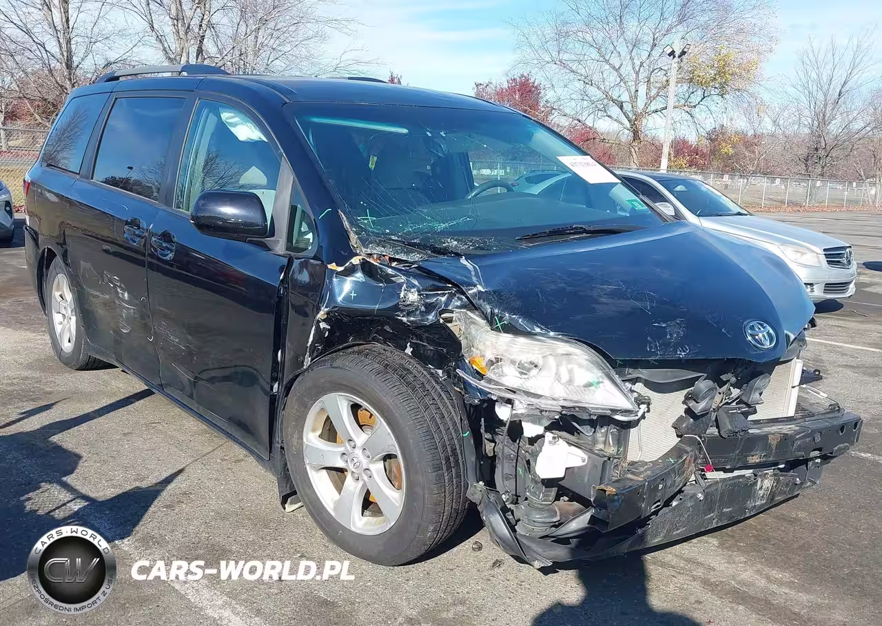 2016 Toyota Sienna Le 8 Passenger