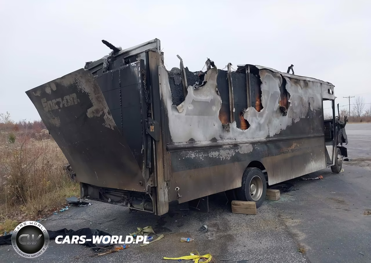 2017 Ford F-59 Commercial Stripped VIN:1F66F5KY6H0A00690 - 3