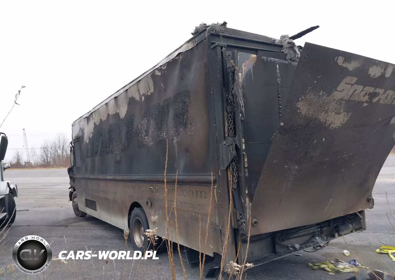 2017 Ford F-59 Commercial Stripped VIN:1F66F5KY6H0A00690 - 4