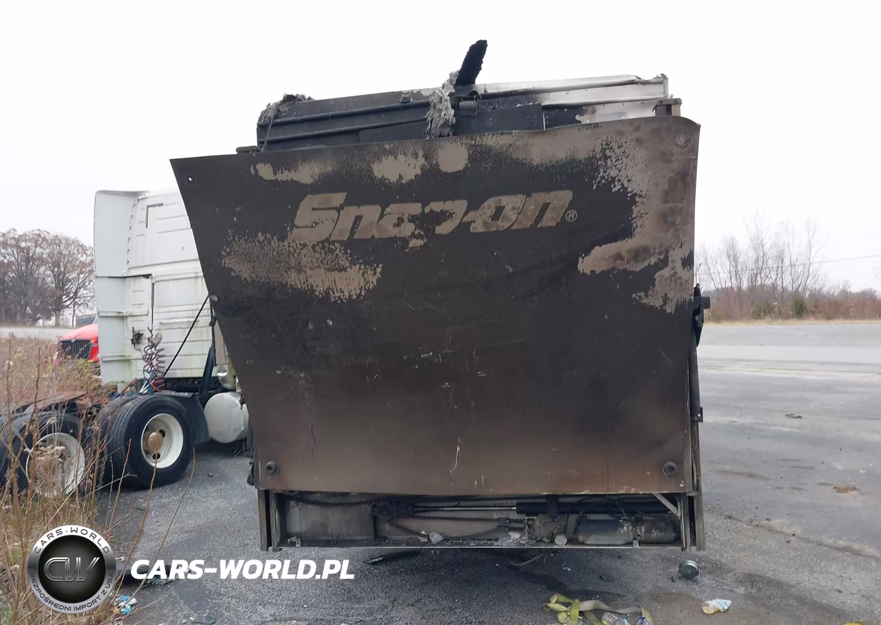2017 Ford F-59 Commercial Stripped VIN:1F66F5KY6H0A00690 - 8