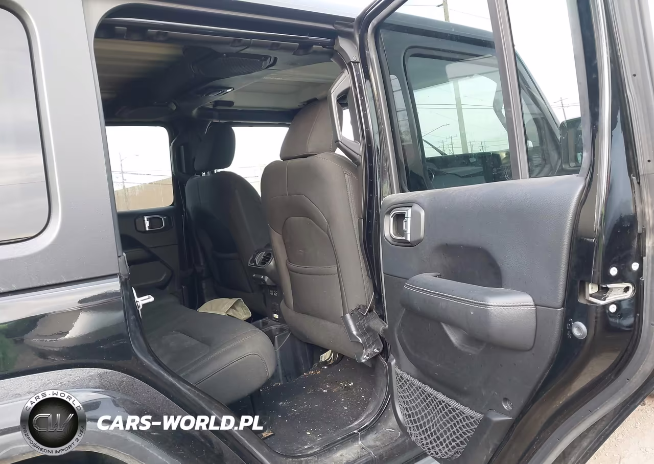 2019 Jeep Wrangler Unlimited Sahara 4X4 VIN:1C4HJXEN1KW620093 - 8