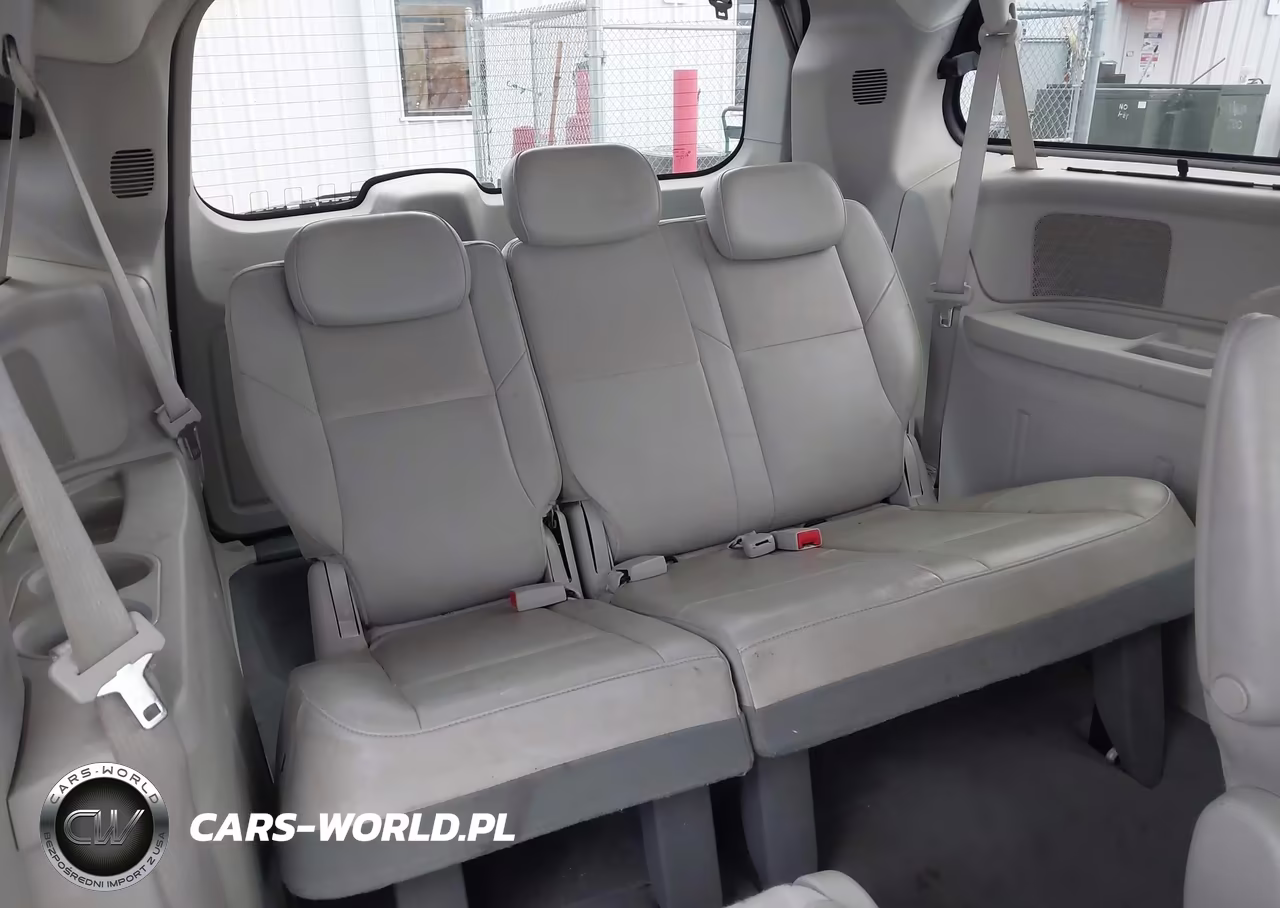 2010 Chrysler Town & Country New Limited VIN:2A4RR7DX4AR468215 - 18