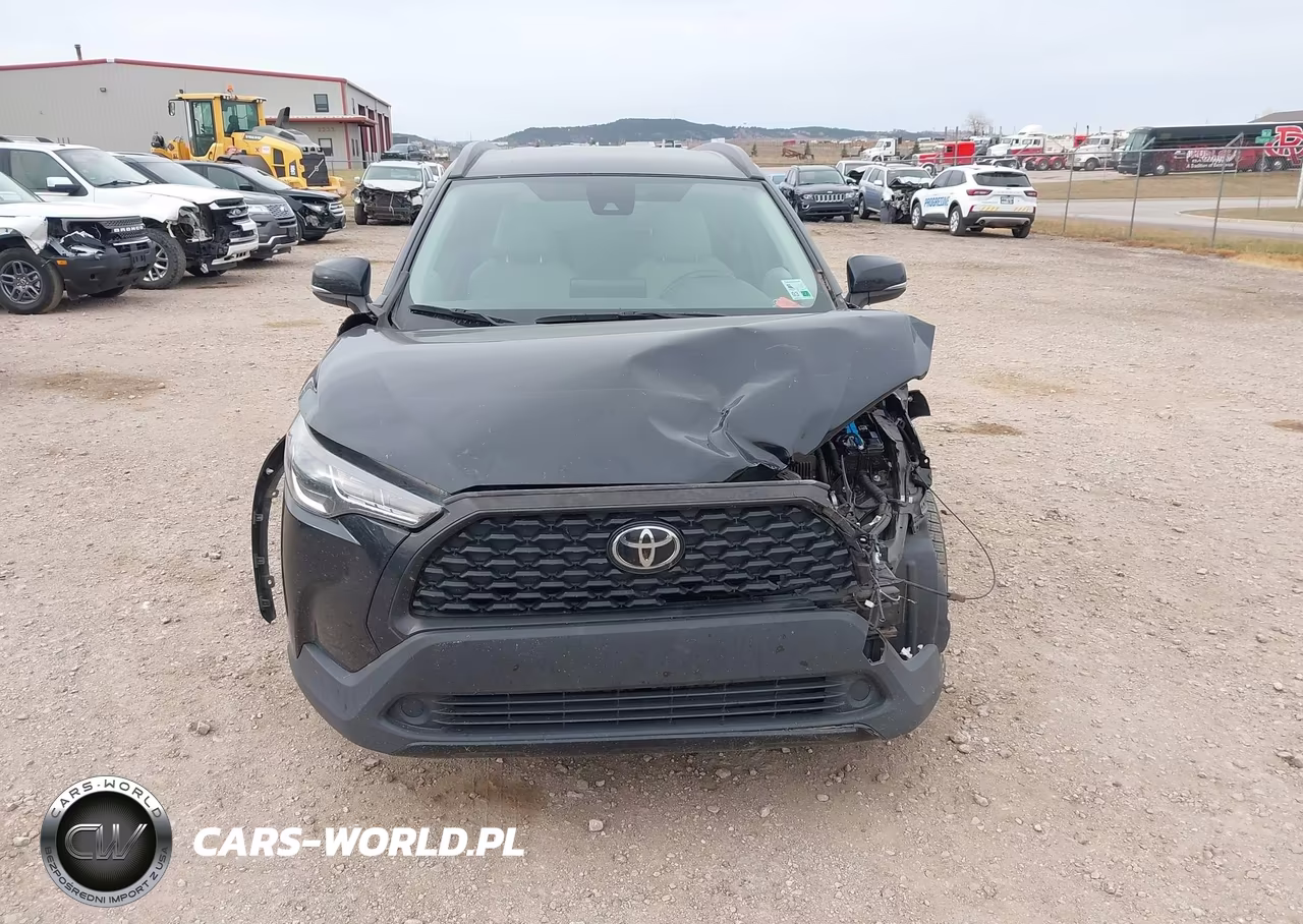 2022 Toyota Corolla Cross Le VIN:7MUCAAAG2NV008168 - 12