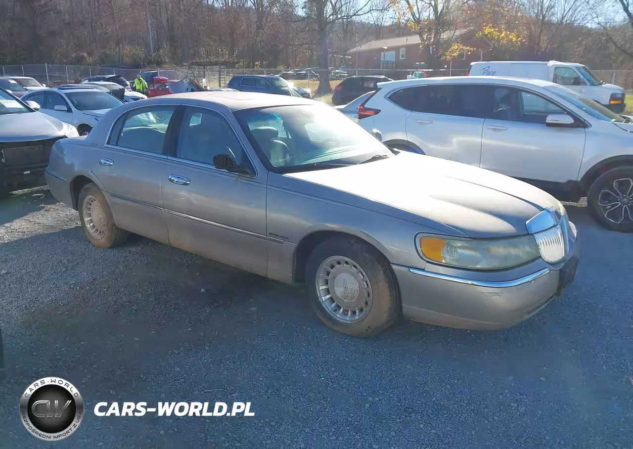 2002 Lincoln Town Car Signature