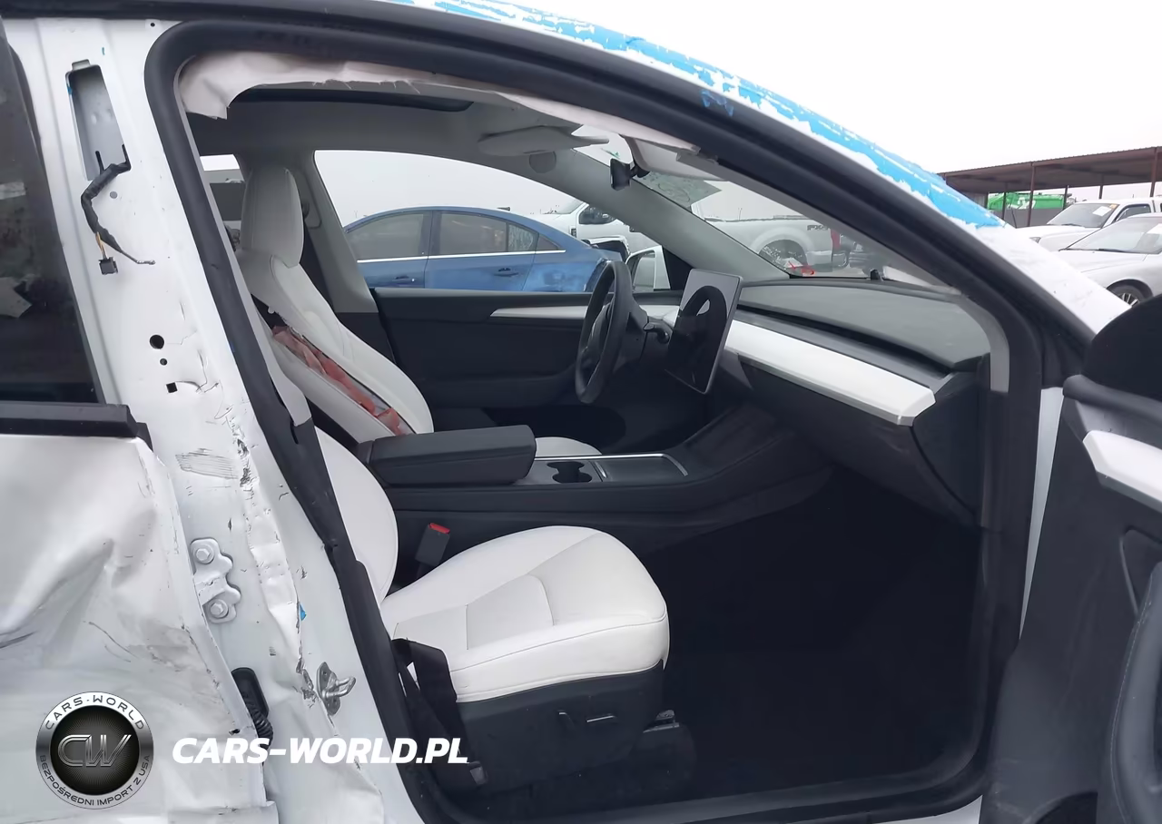 2024 Tesla Model Y Performance Dual Motor All-Wheel Drive VIN:7SAYGDEF1RF052810 - 5