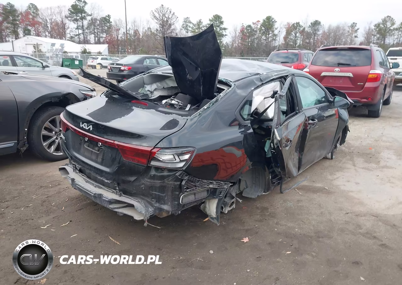 2023 Kia Forte Lxs VIN:3KPF24AD4PE616976 - 4