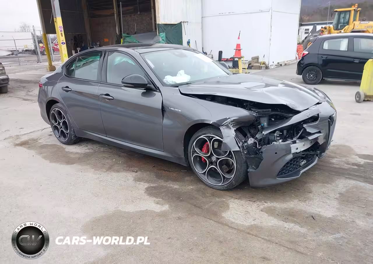 2022 Alfa Romeo Giulia Veloce Awd