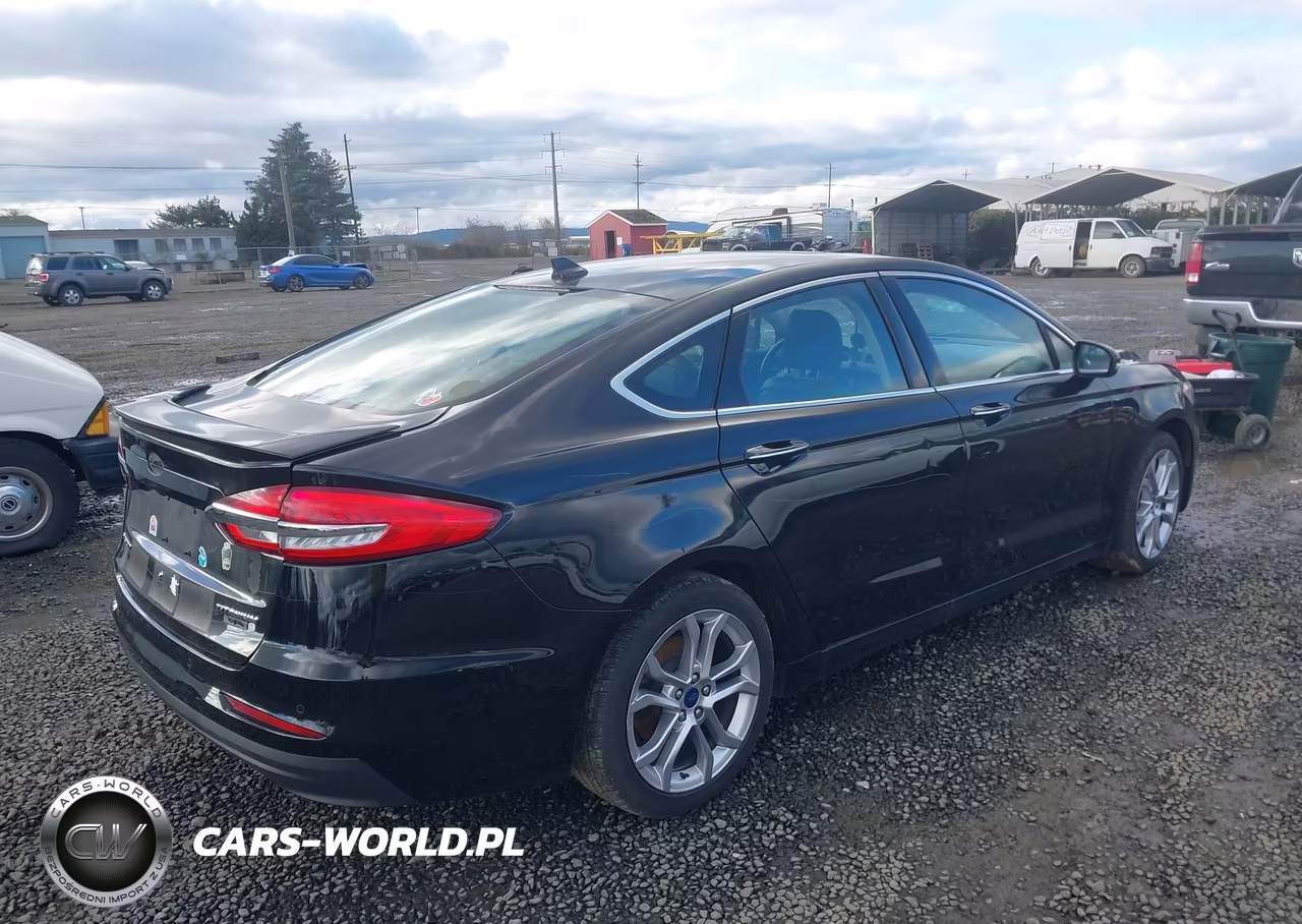 2020 Ford Fusion Hybrid Titanium VIN:3FA6P0RU4LR182405 - 4