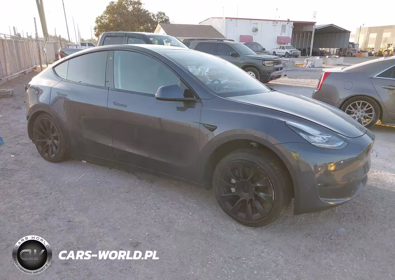 2022 Tesla Model Y Long Range Dual Motor All-Wheel Drive