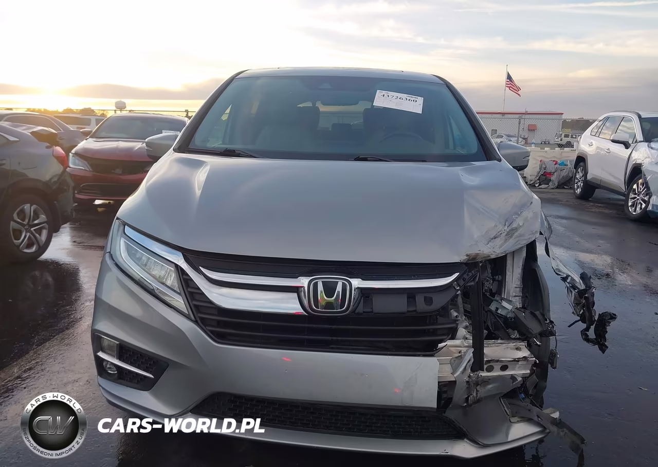 2018 Honda Odyssey Touring VIN:5FNRL6H8XJB020397 - 11