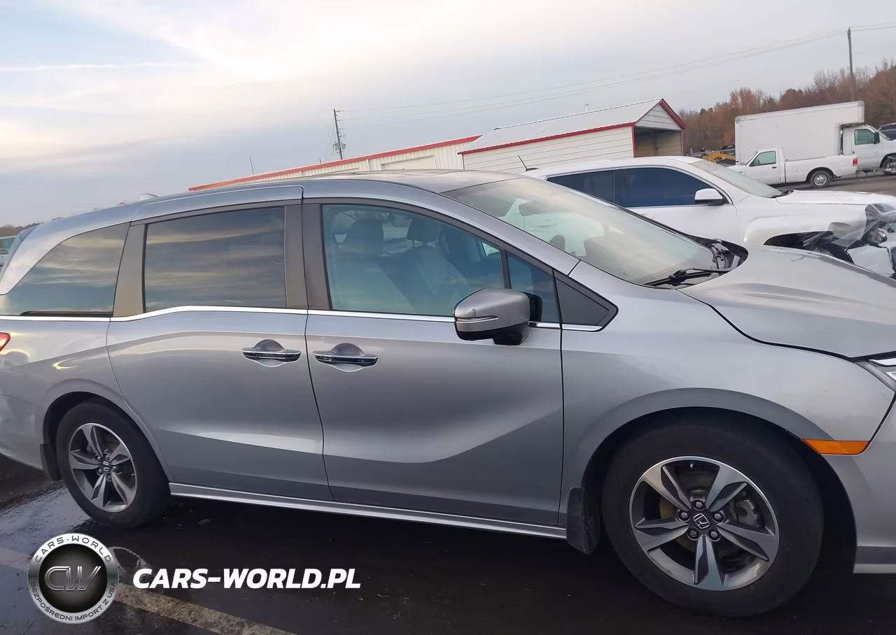 2018 Honda Odyssey Touring VIN:5FNRL6H8XJB020397 - 12