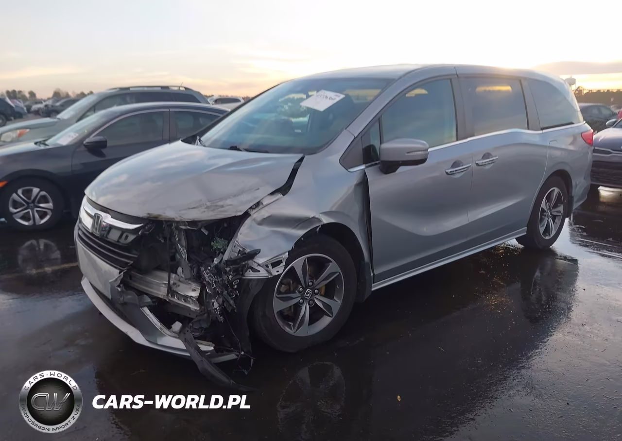 2018 Honda Odyssey Touring VIN:5FNRL6H8XJB020397 - 2