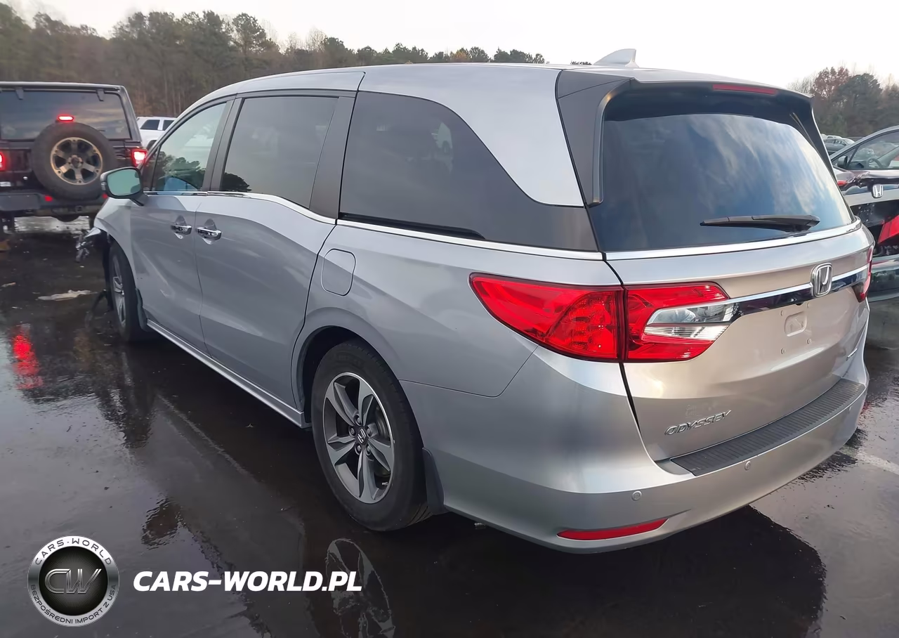 2018 Honda Odyssey Touring VIN:5FNRL6H8XJB020397 - 3