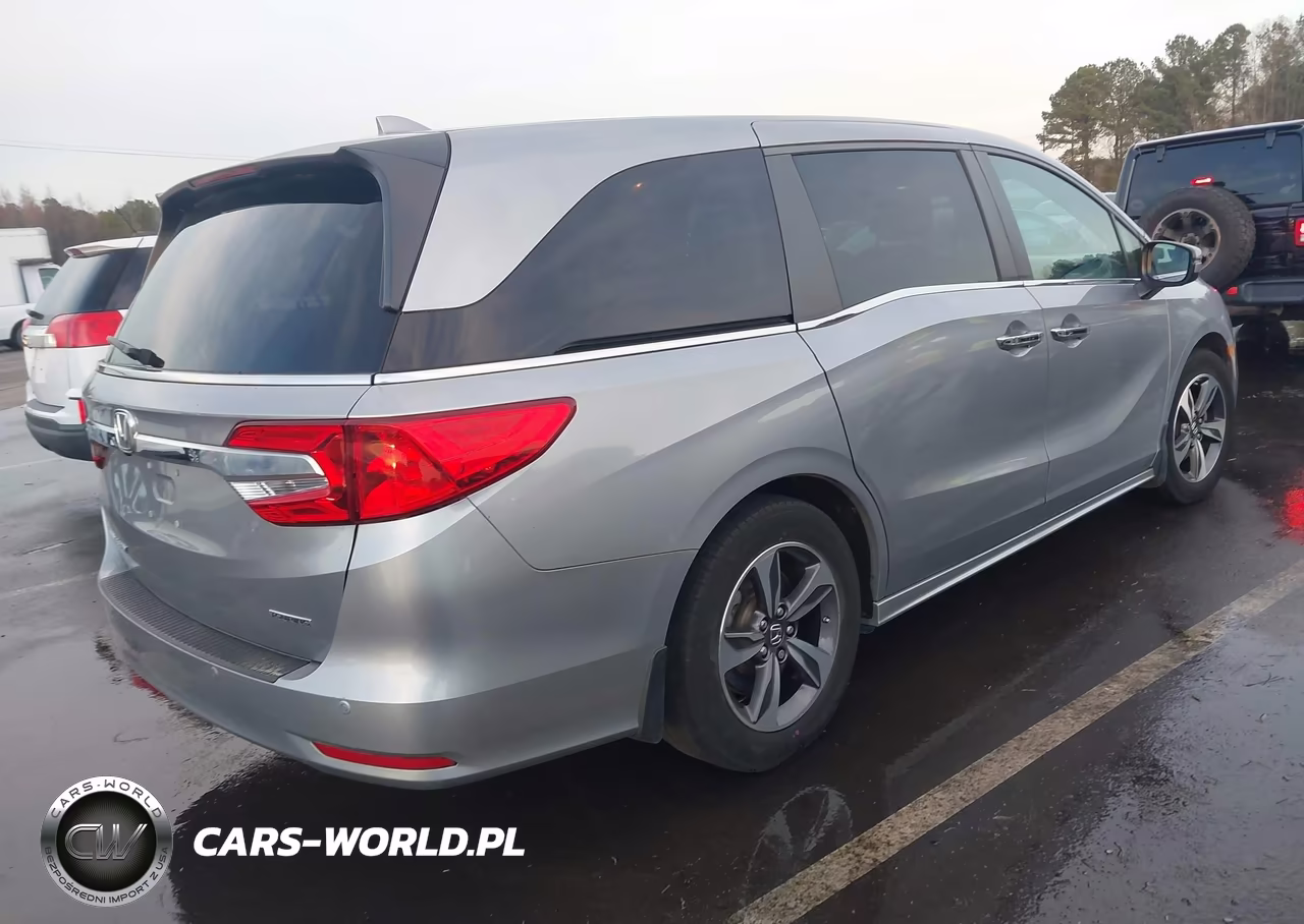 2018 Honda Odyssey Touring VIN:5FNRL6H8XJB020397 - 4