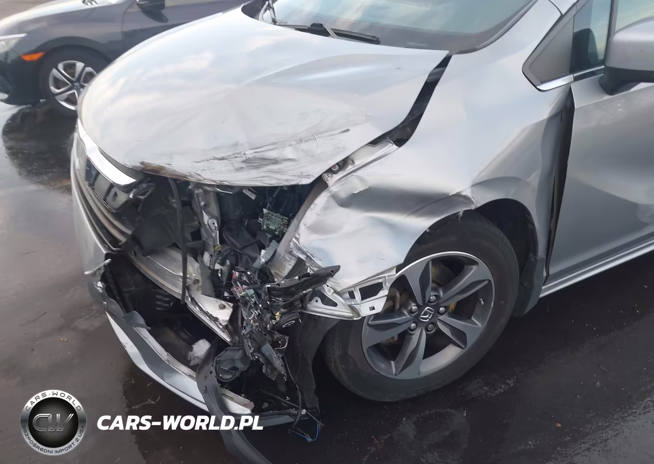2018 Honda Odyssey Touring VIN:5FNRL6H8XJB020397 - 6