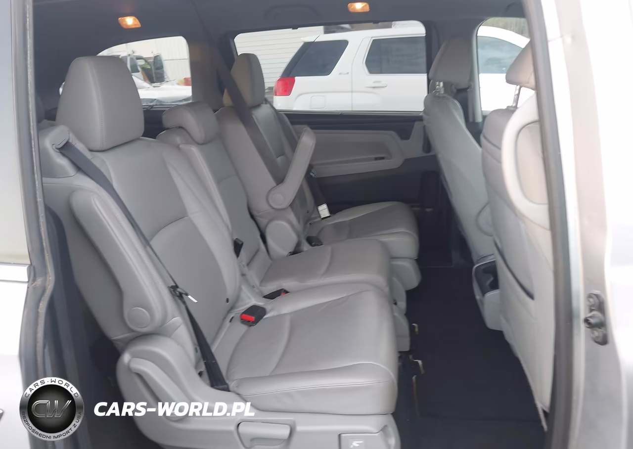 2018 Honda Odyssey Touring VIN:5FNRL6H8XJB020397 - 8