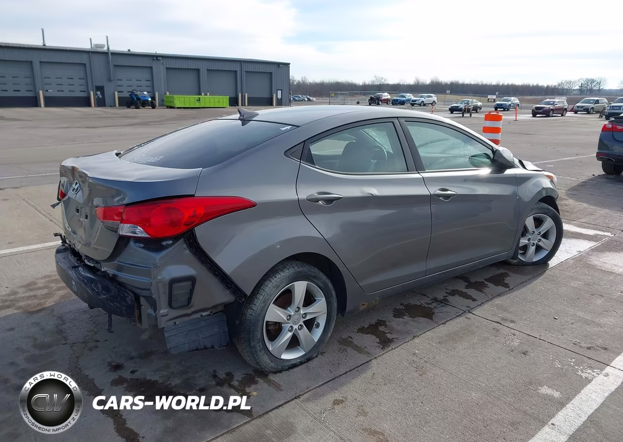 2012 Hyundai Elantra Gls VIN:5NPDH4AE0CH093749 - 4