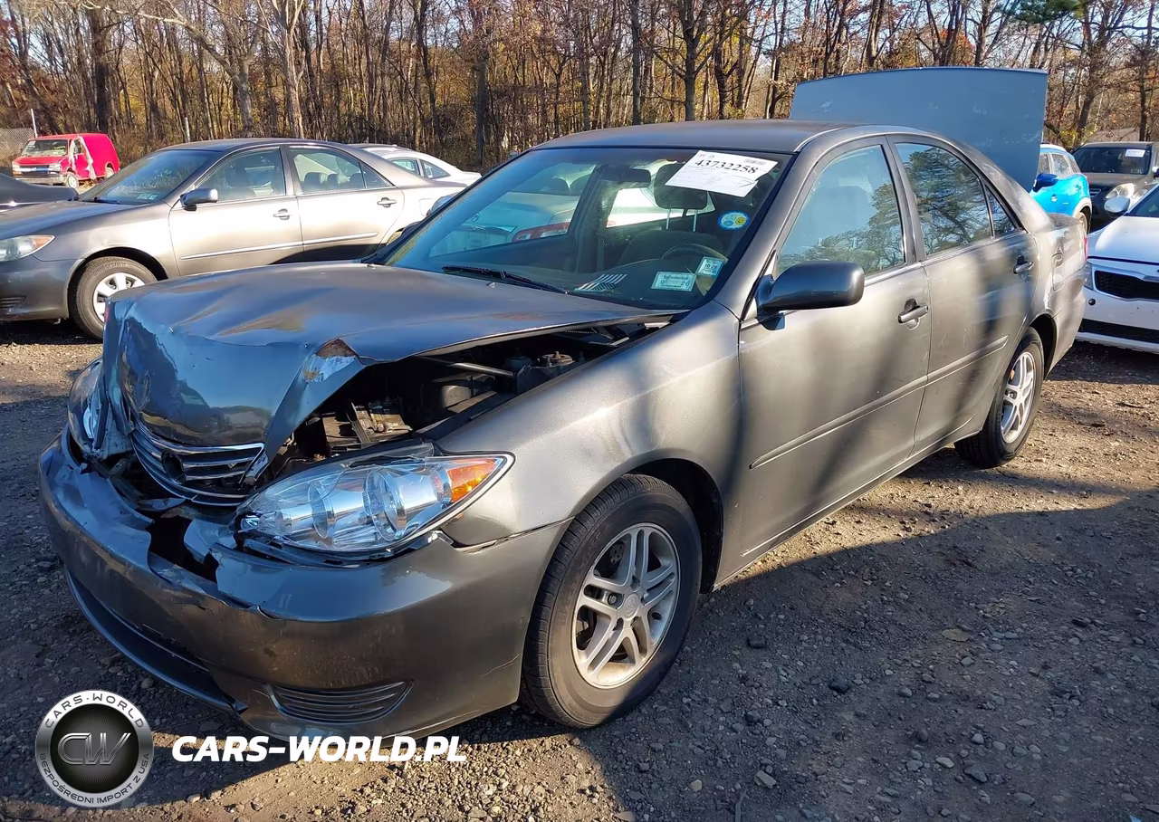 2005 Toyota Camry Le VIN:4T1BE32K15U561975 - 2