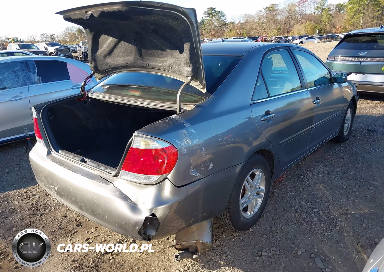 2005 Toyota Camry Le VIN:4T1BE32K15U561975 - 4
