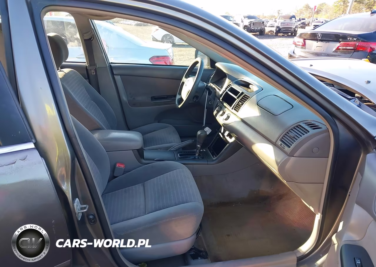 2005 Toyota Camry Le VIN:4T1BE32K15U561975 - 5