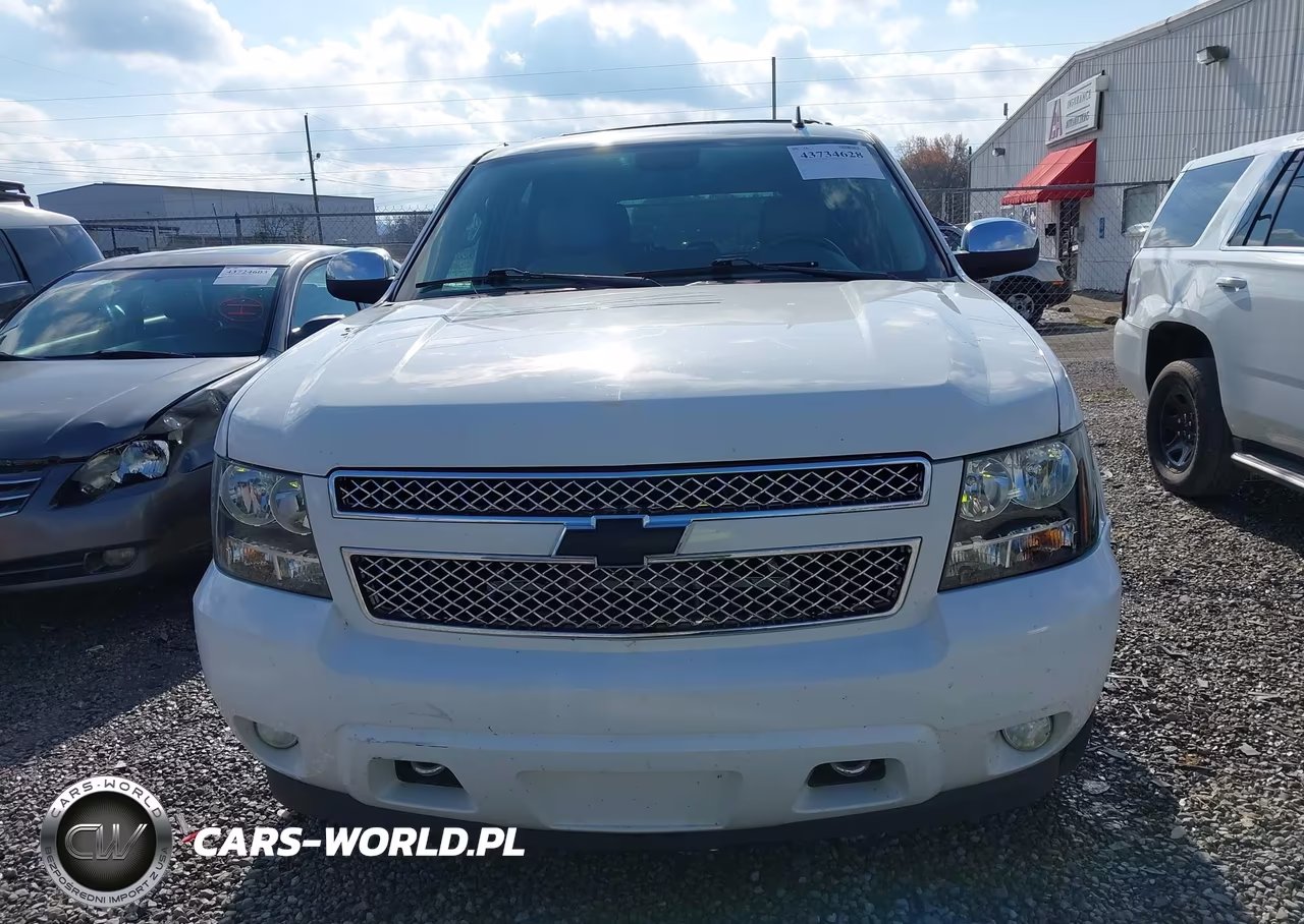 2011 Chevrolet Tahoe Ltz VIN:1GNSKCE02BR284945 - 13