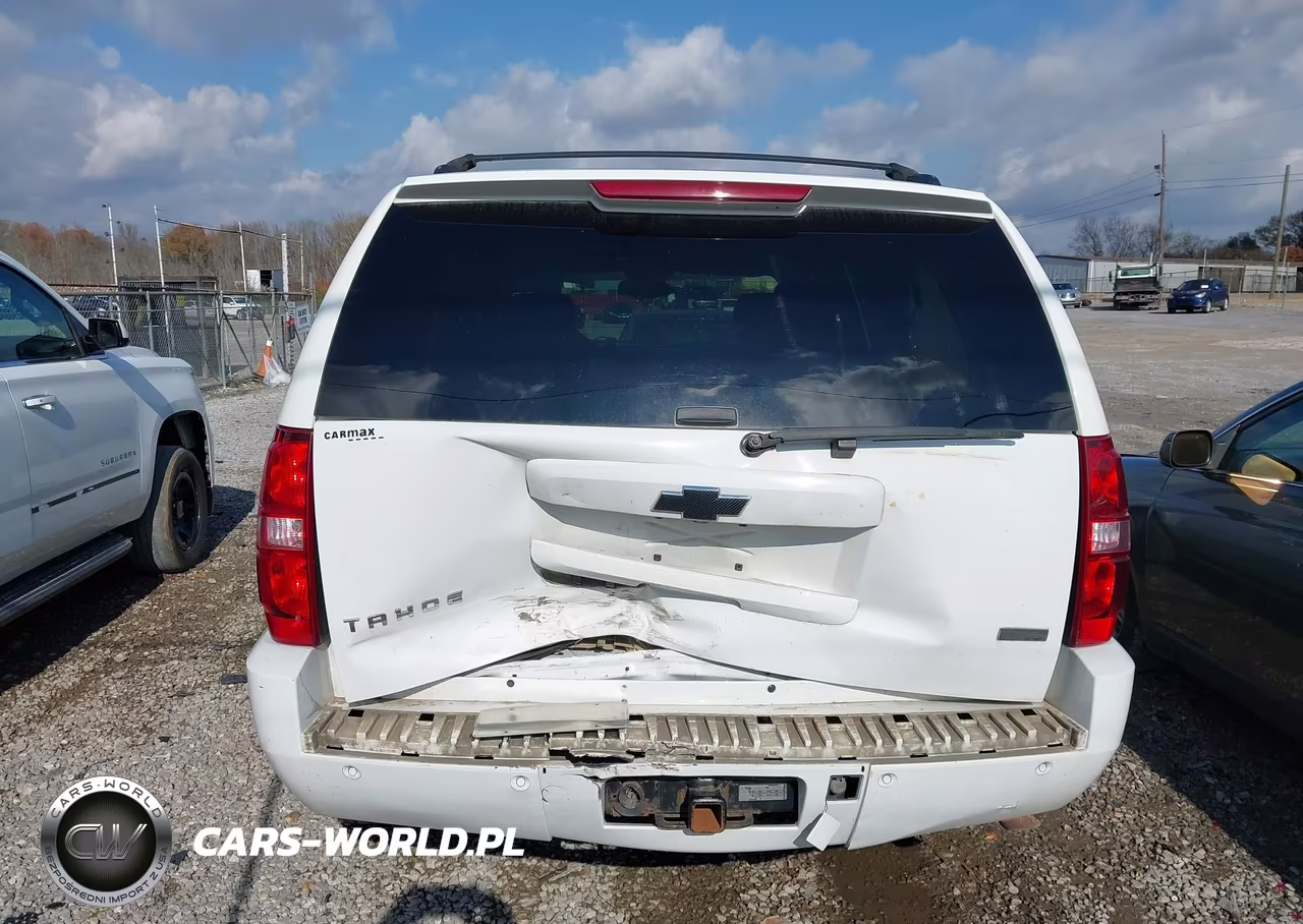 2011 Chevrolet Tahoe Ltz VIN:1GNSKCE02BR284945 - 17