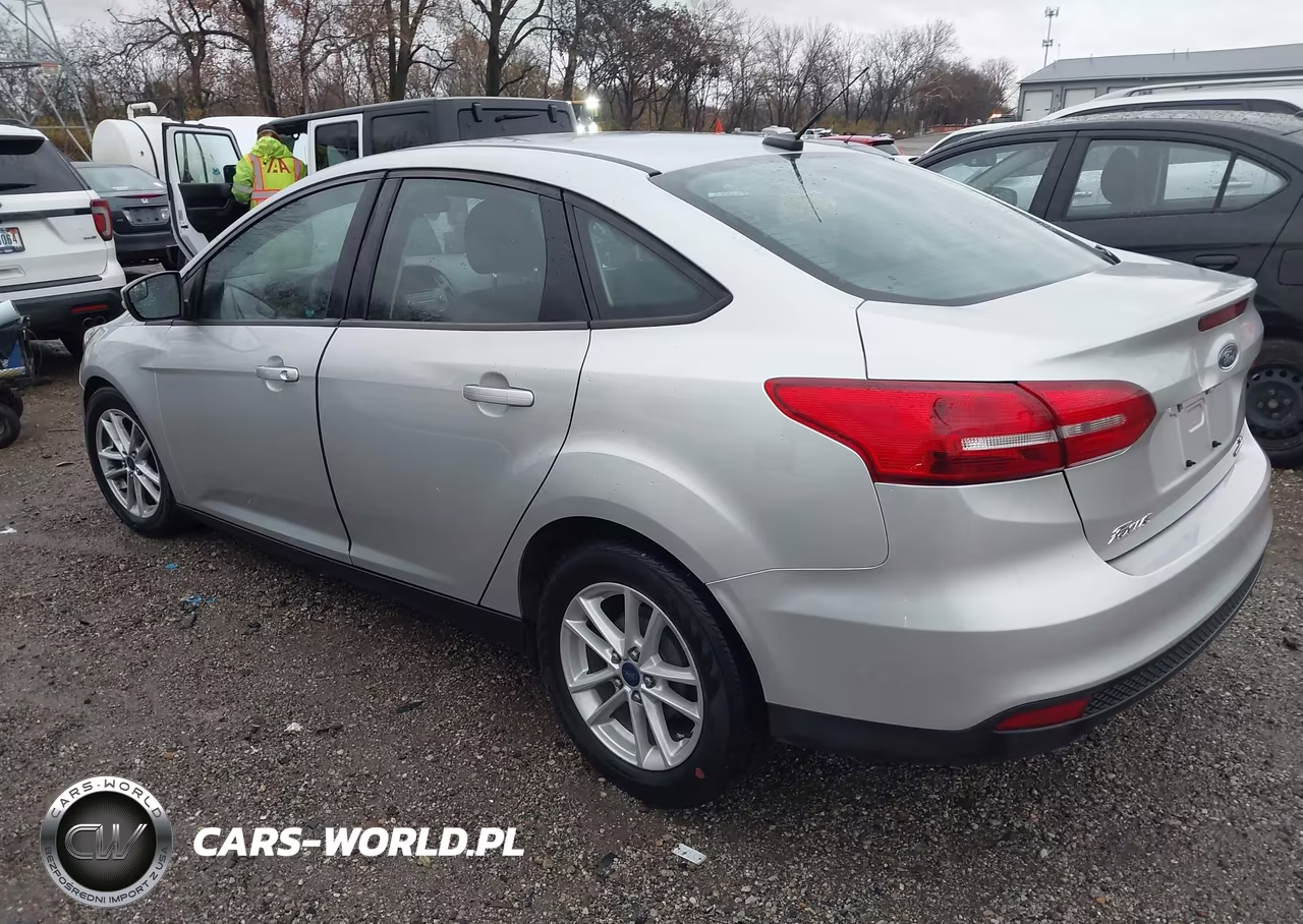 2015 Ford Focus Se VIN:1FADP3F20FL356002 - 3