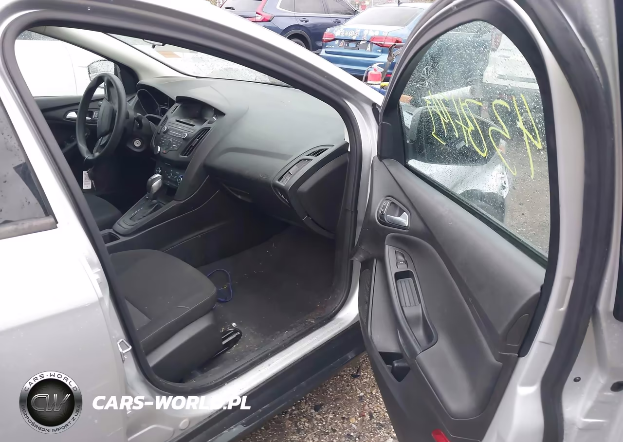 2015 Ford Focus Se VIN:1FADP3F20FL356002 - 5