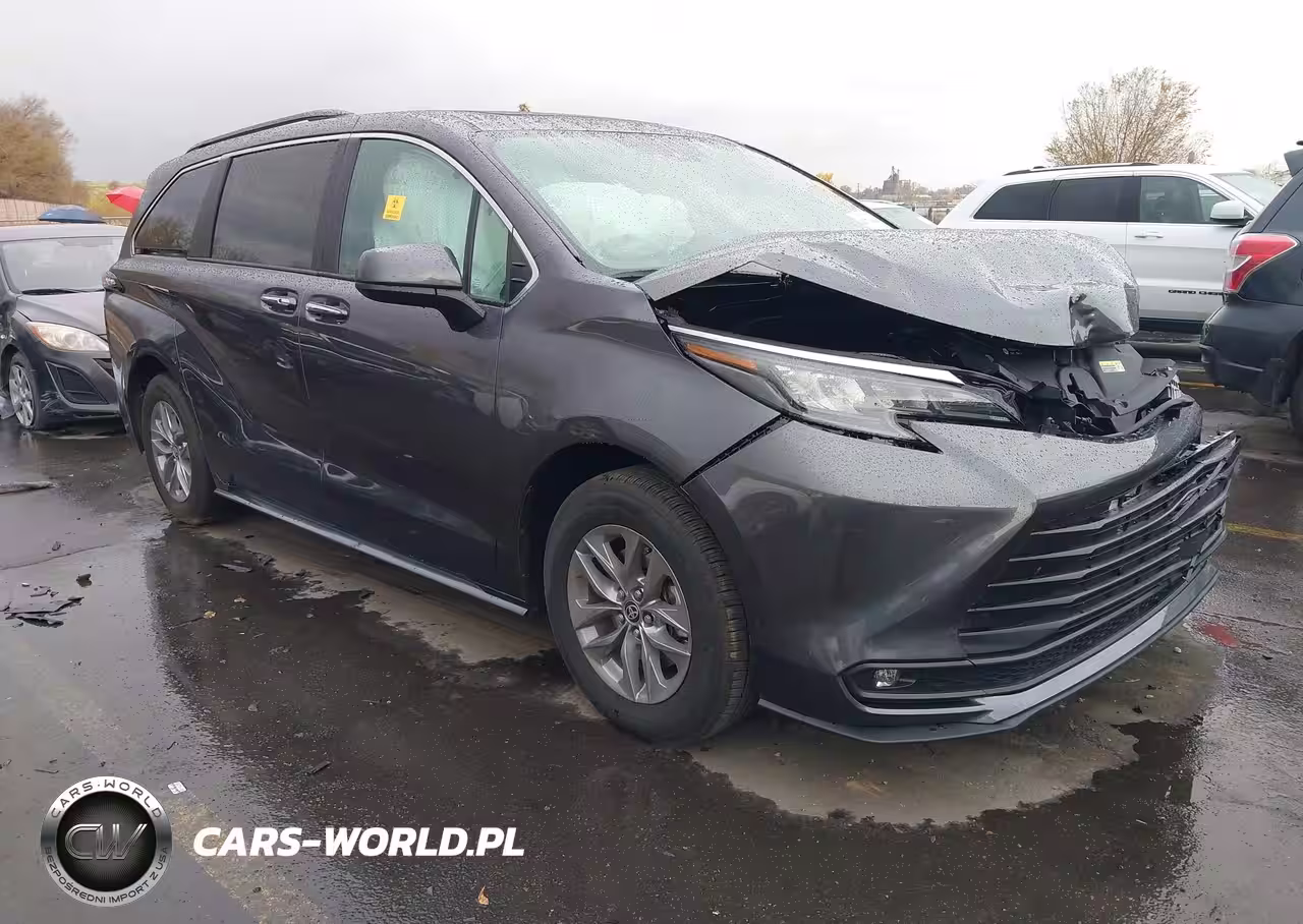 2025 Toyota Sienna Xle