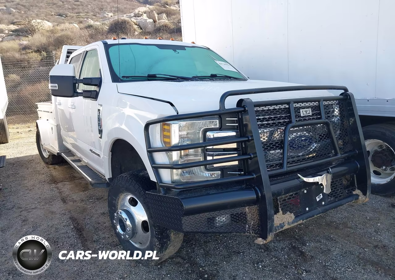 2018 Ford F-350 Chassis Lariat – zdjęcie 1 z 21