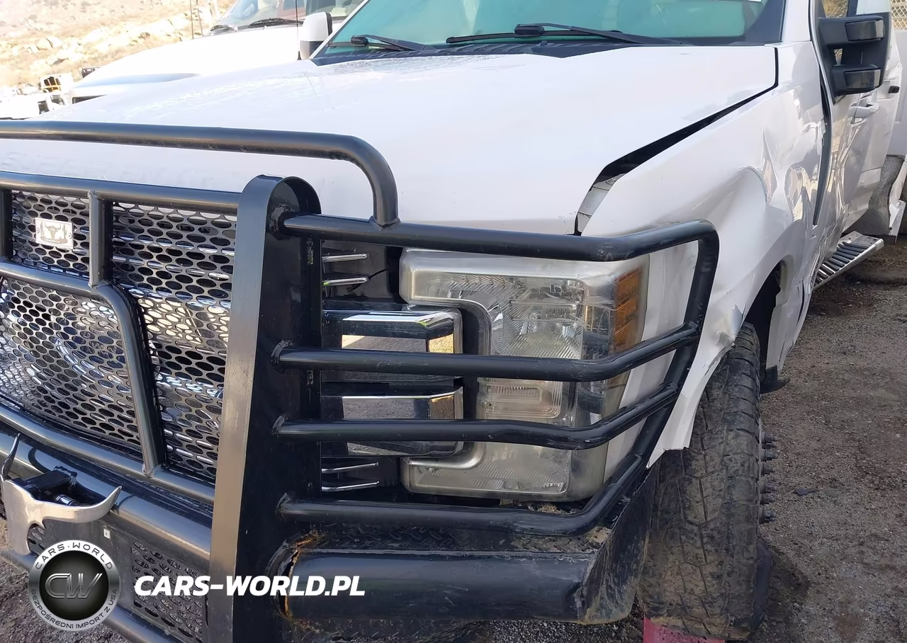 2018 Ford F-350 Chassis Lariat VIN:1FD8W3HT4JEC58619 - 15