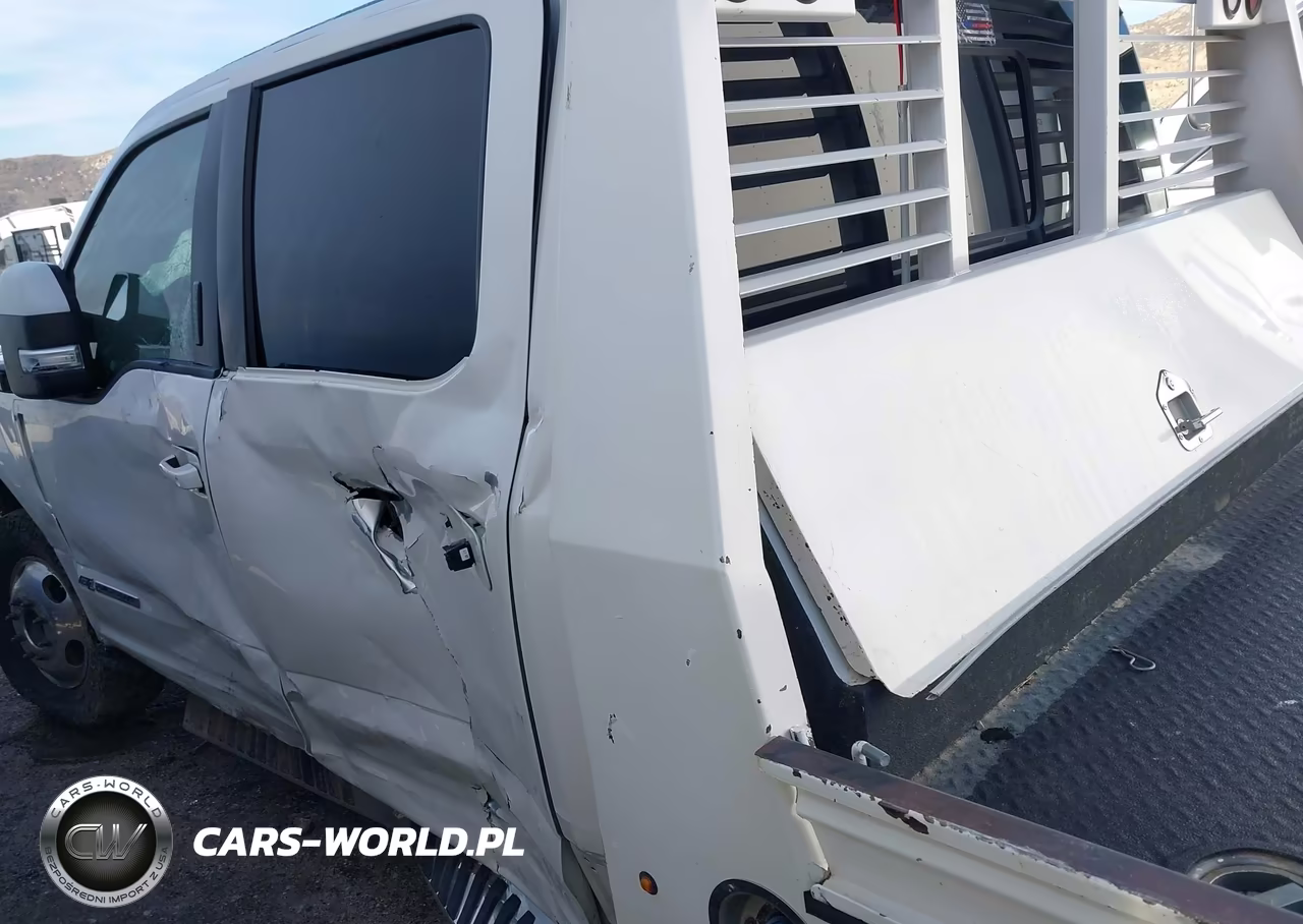 2018 Ford F-350 Chassis Lariat VIN:1FD8W3HT4JEC58619 - 18