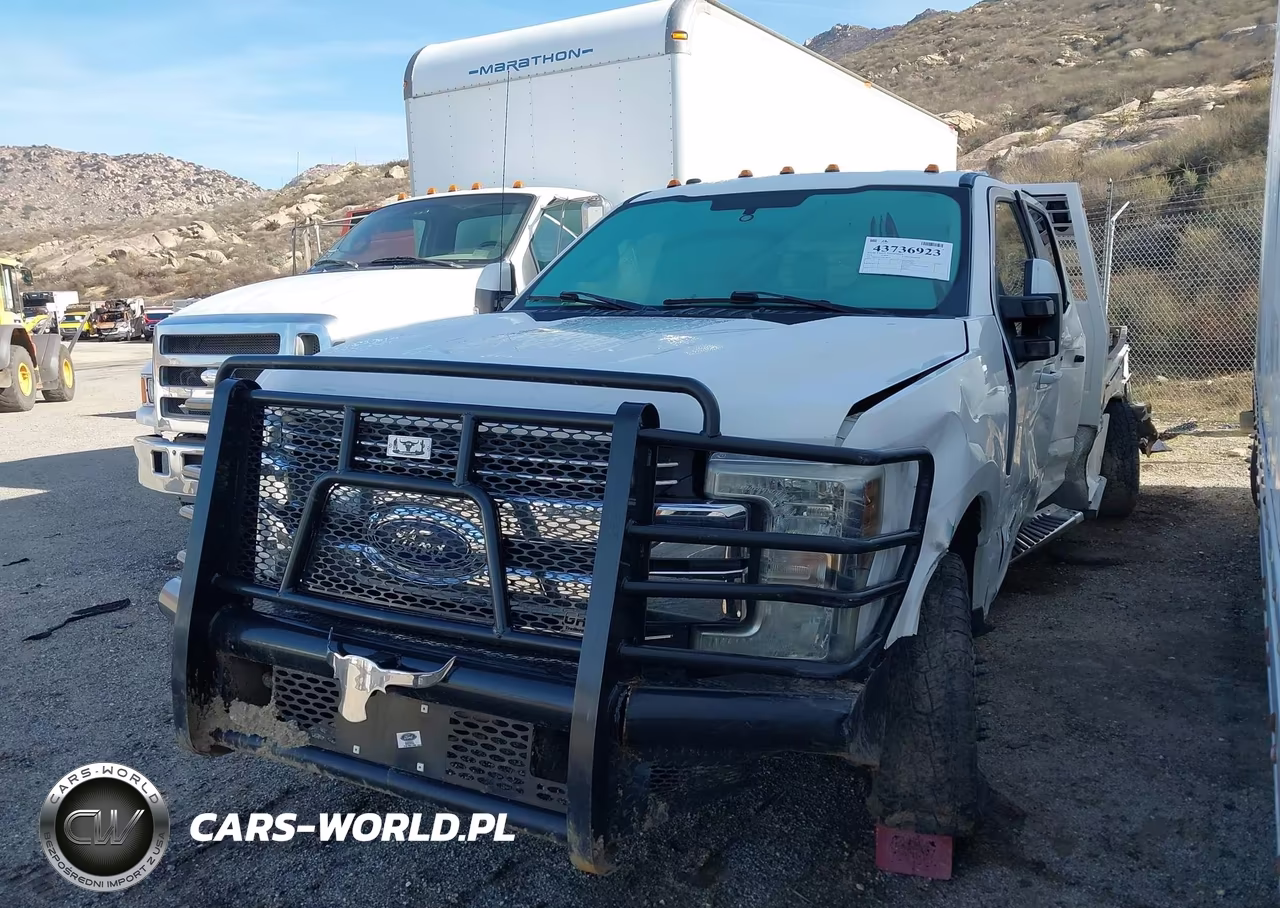 2018 Ford F-350 Chassis Lariat VIN:1FD8W3HT4JEC58619 - 2