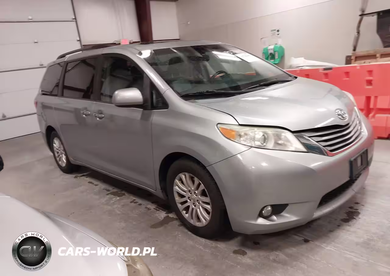 2015 Toyota Sienna Xle 8 Passenger