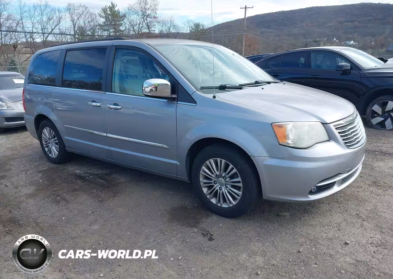 2013 Chrysler Town & Country Touring-L