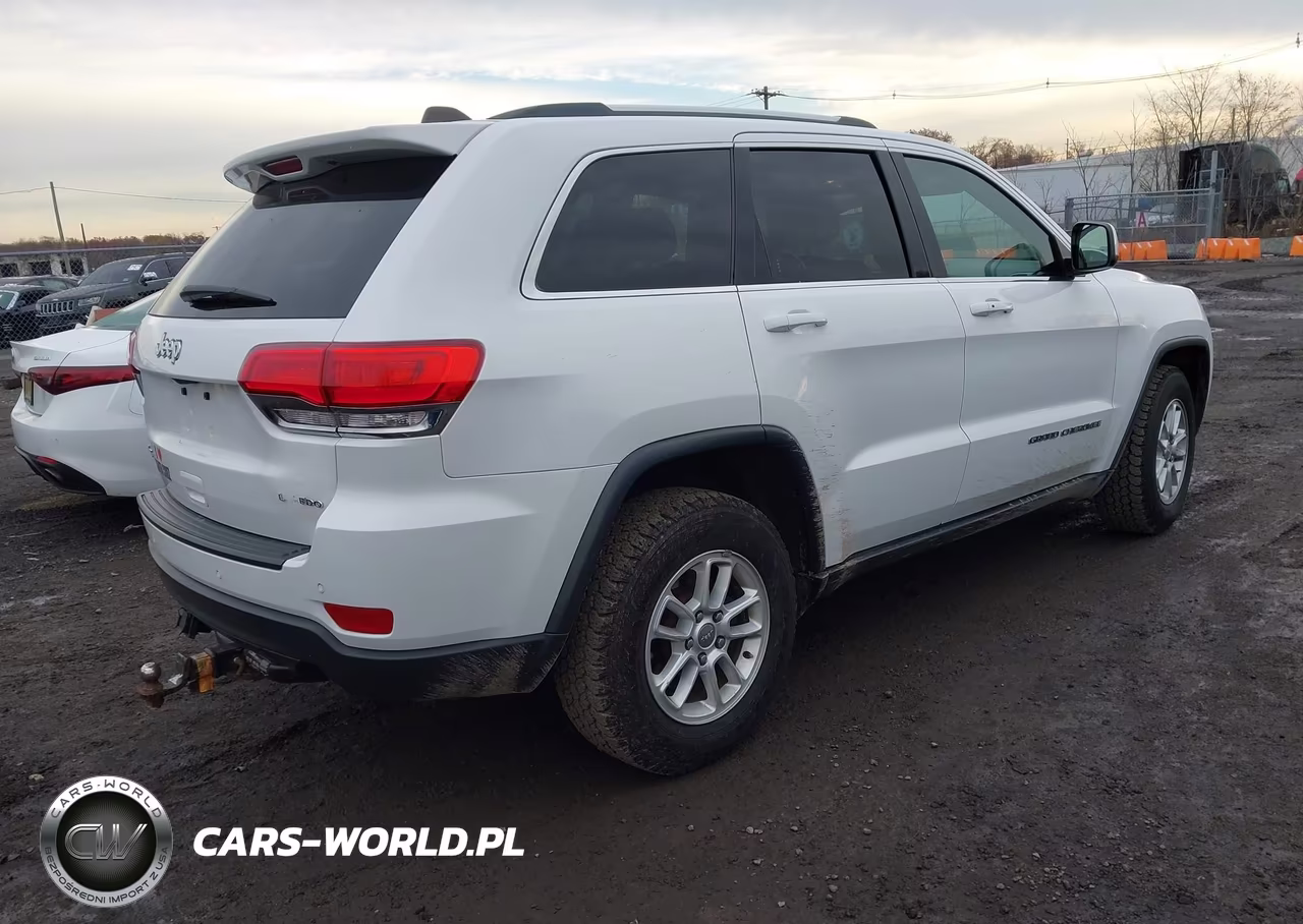 2018 Jeep Grand Cherokee Laredo E 4X4 VIN:1C4RJFAG5JC285006 - 4