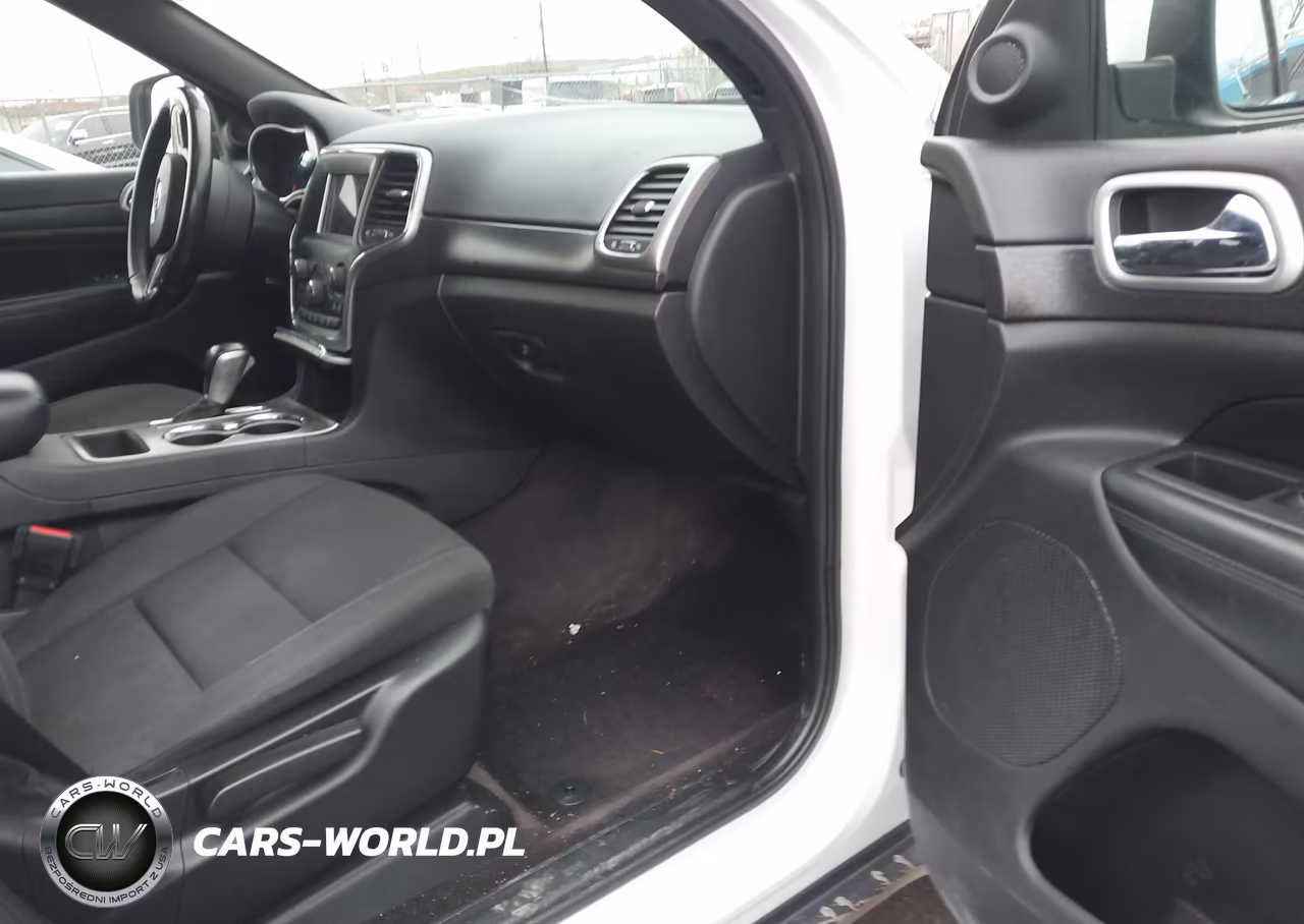 2018 Jeep Grand Cherokee Laredo E 4X4 VIN:1C4RJFAG5JC285006 - 5