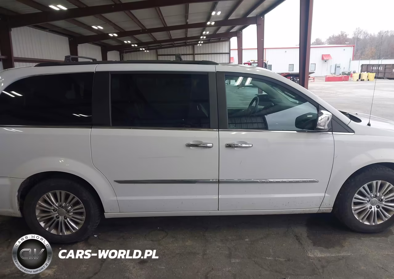 2015 Chrysler Town & Country Touring-L VIN:2C4RC1CG3FR674610 - 14