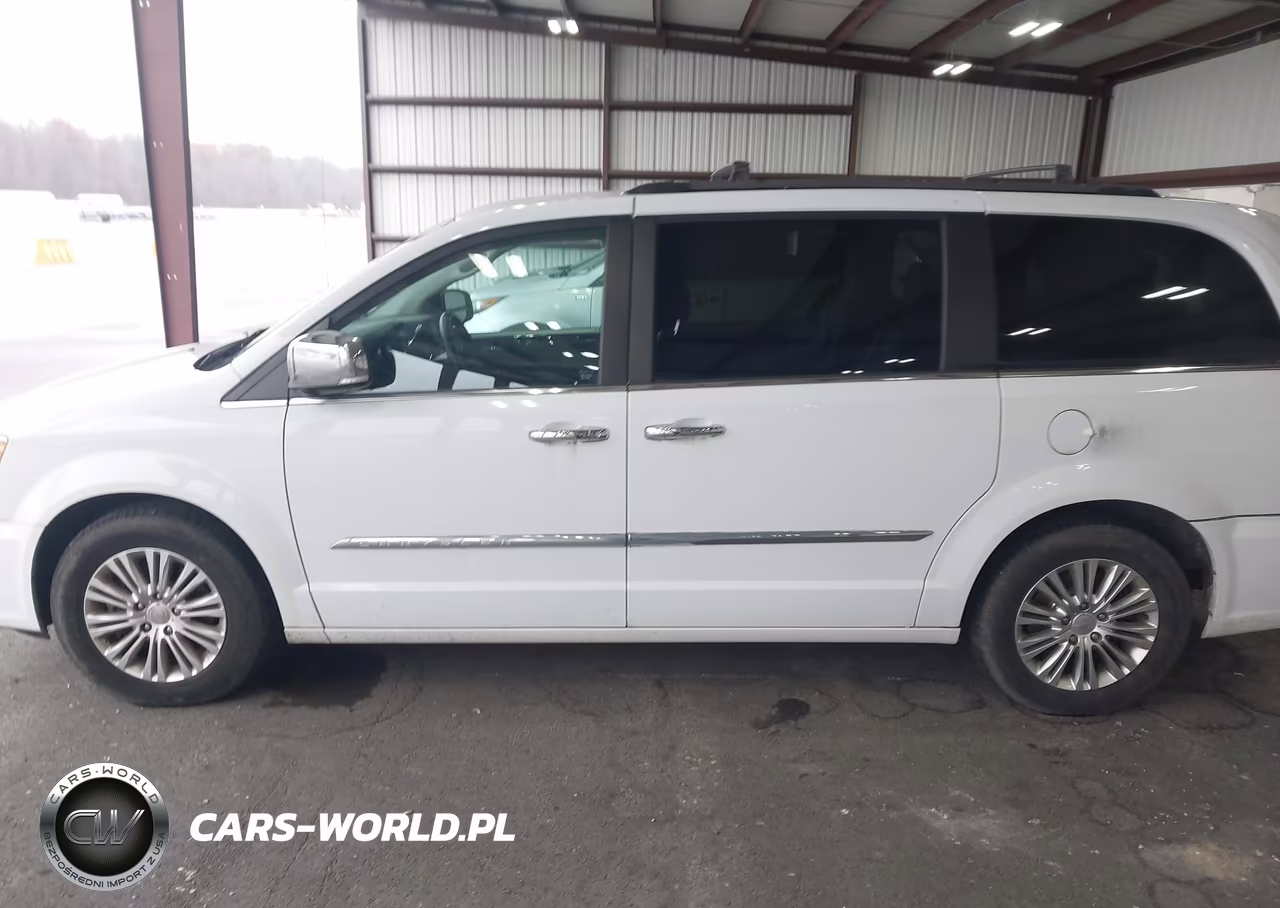 2015 Chrysler Town & Country Touring-L VIN:2C4RC1CG3FR674610 - 15