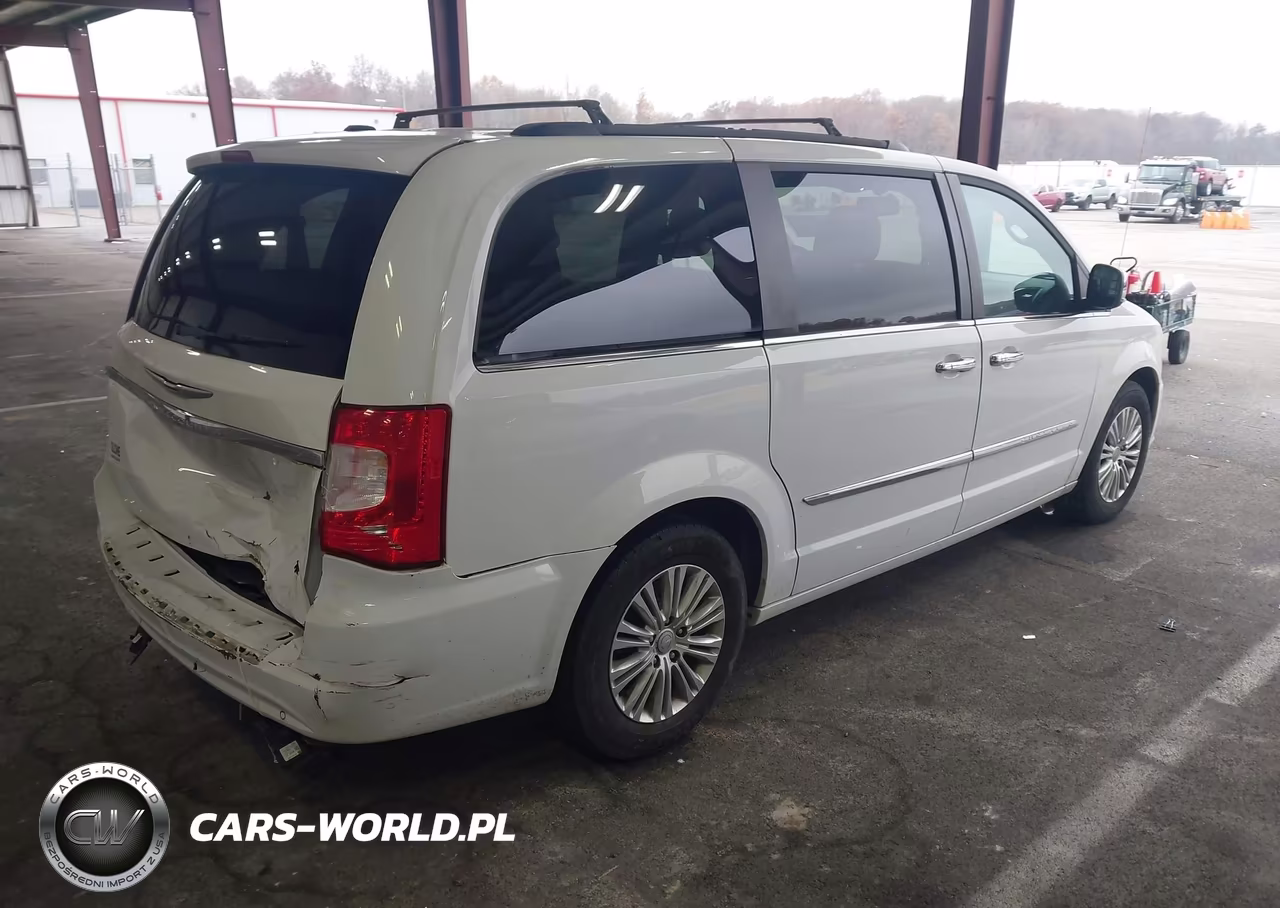 2015 Chrysler Town & Country Touring-L VIN:2C4RC1CG3FR674610 - 4