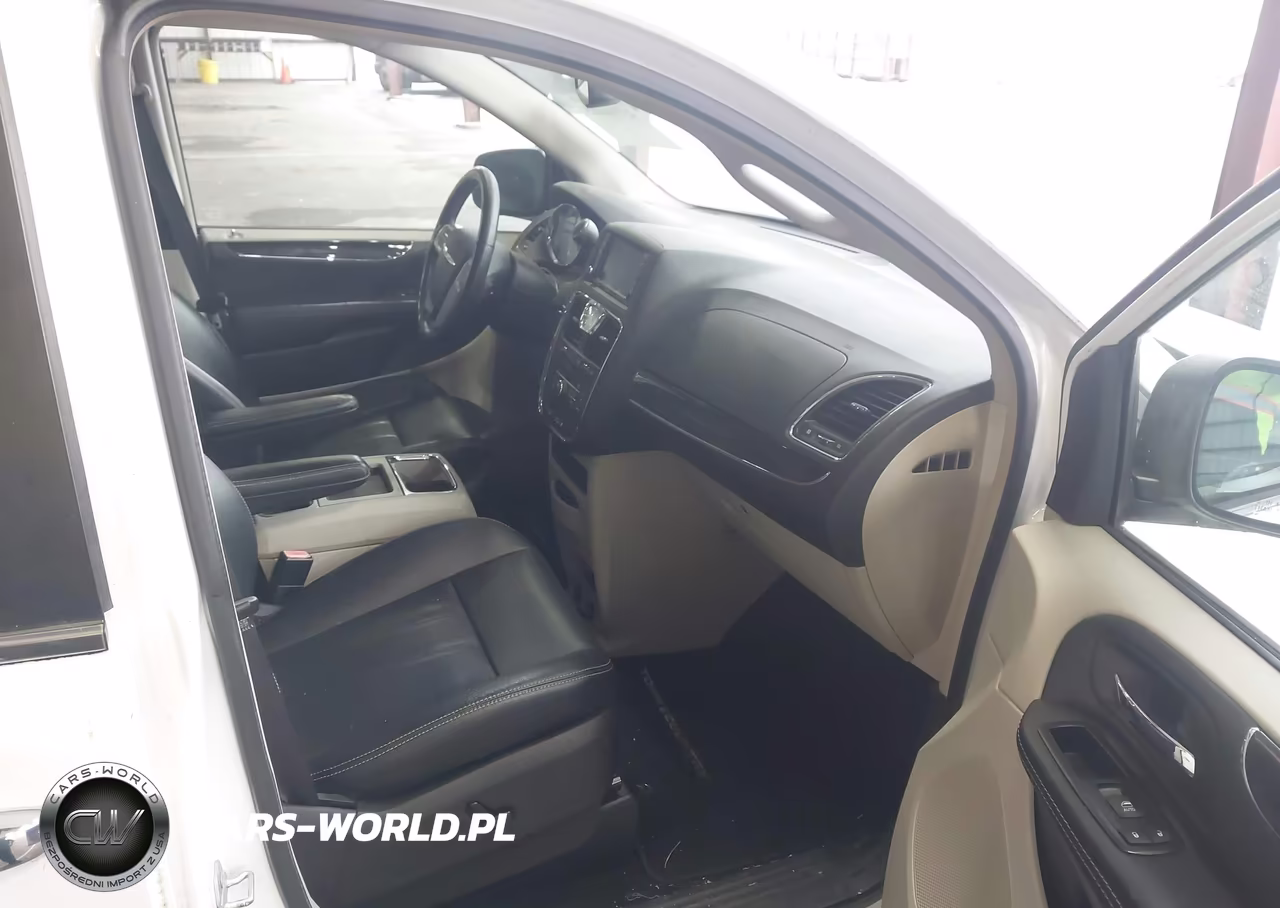 2015 Chrysler Town & Country Touring-L VIN:2C4RC1CG3FR674610 - 5