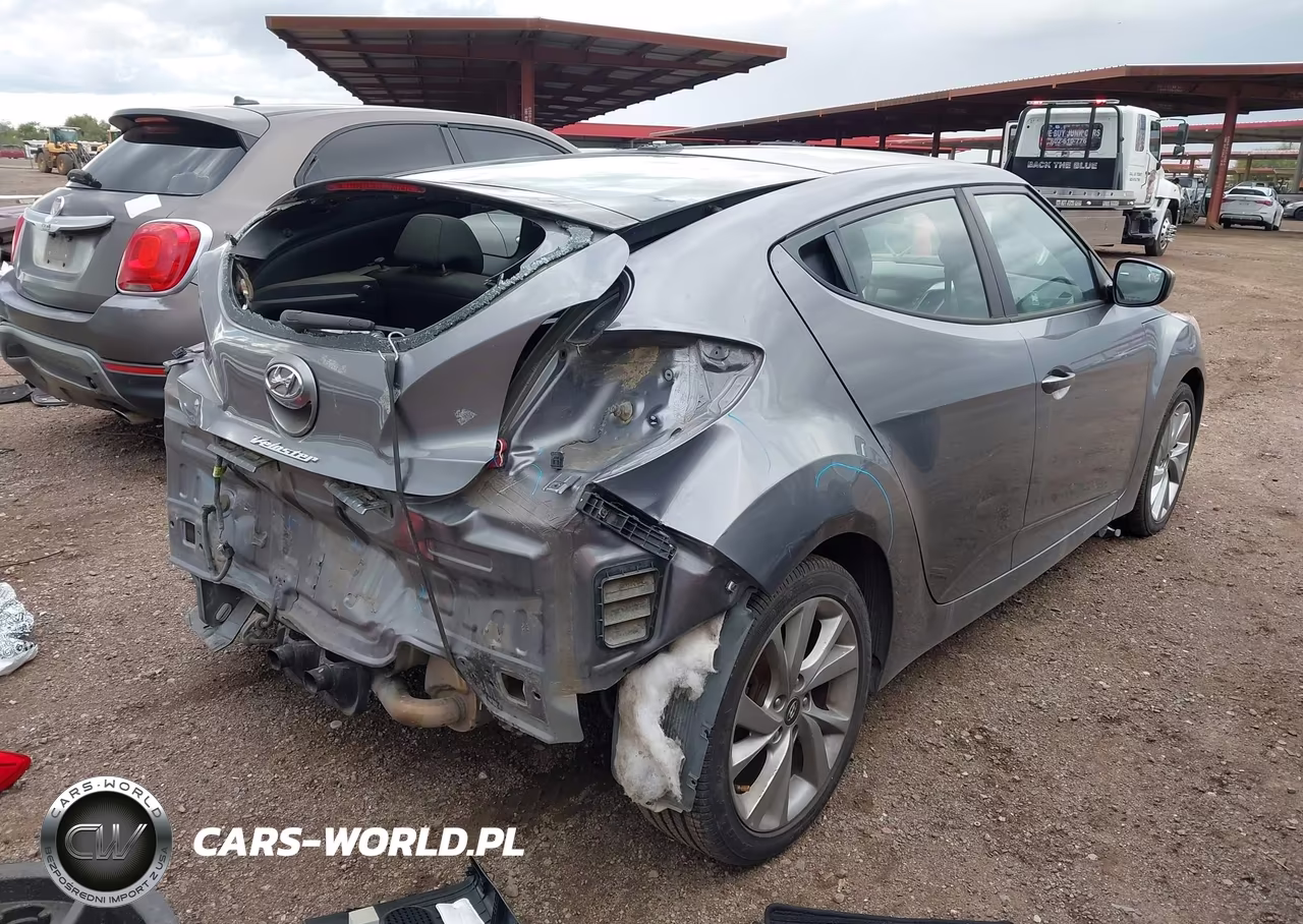 2016 Hyundai Veloster VIN:KMHTC6AD2GU270399 - 4