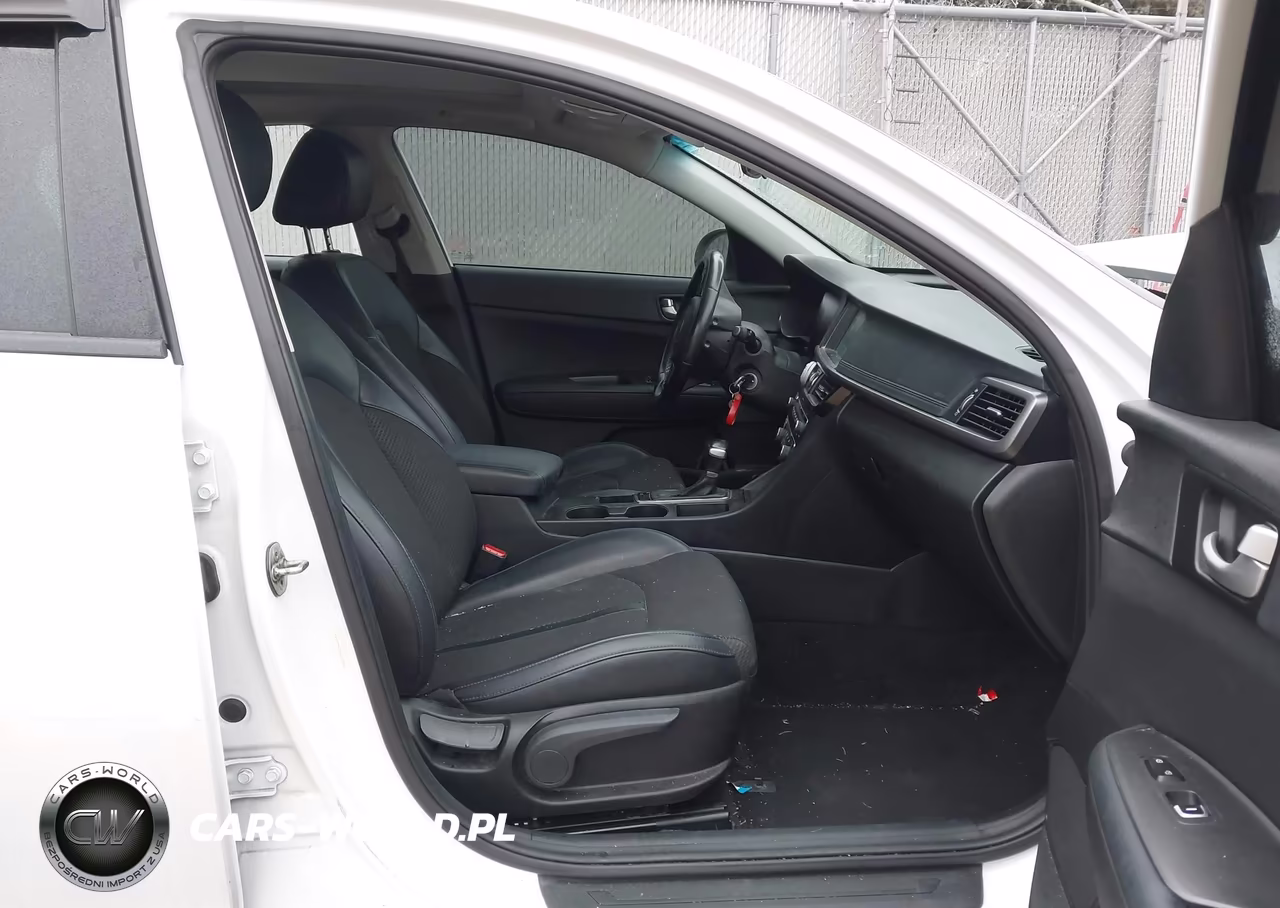 2018 Kia Optima S VIN:5XXGT4L3XJG233838 - 5