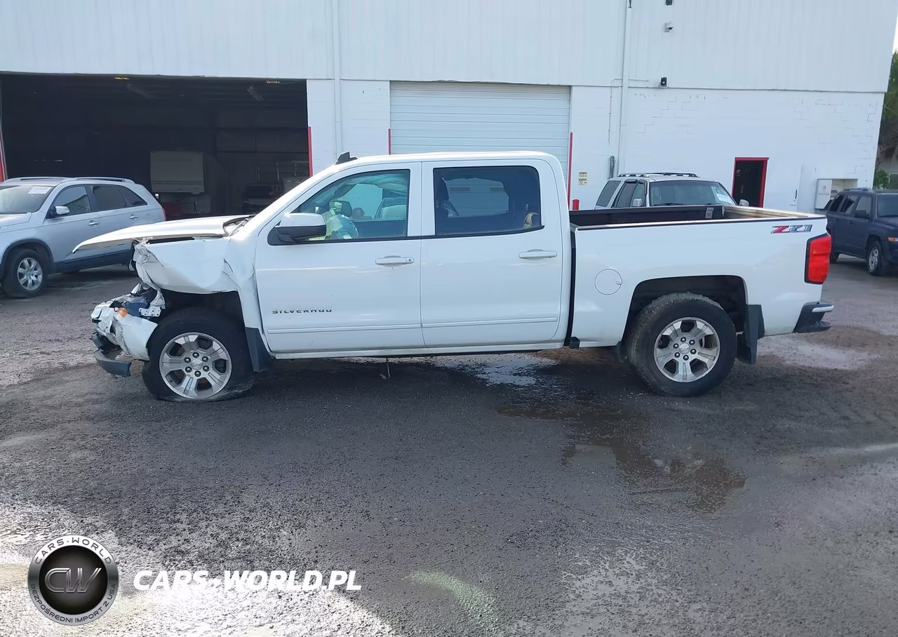 2018 Chevrolet Silverado 1500 2Lt VIN:3GCUKREC9JG352381 - 14