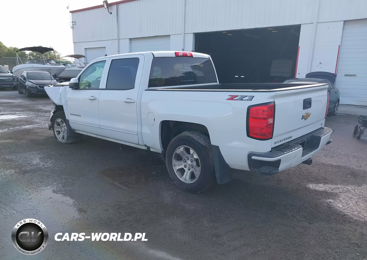 2018 Chevrolet Silverado 1500 2Lt VIN:3GCUKREC9JG352381 - 3