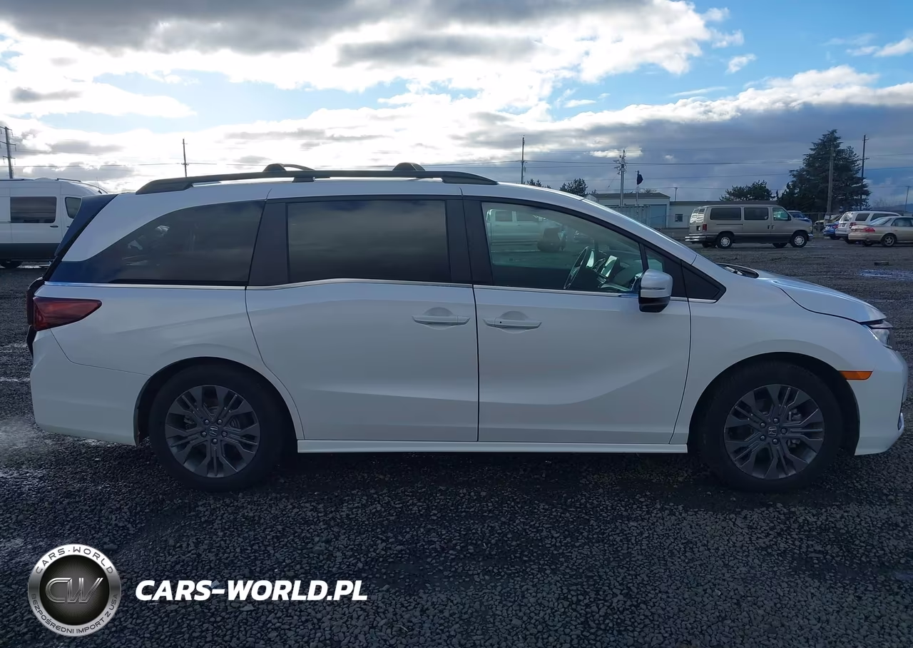 2025 Honda Odyssey Touring VIN:5FNRL6H81SB031581 - 14