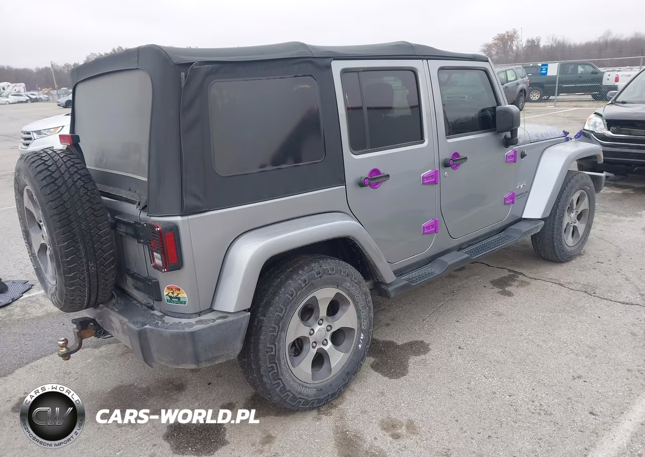 2017 Jeep Wrangler Unlimited Sahara 4X4 VIN:1C4BJWEG3HL570616 - 4