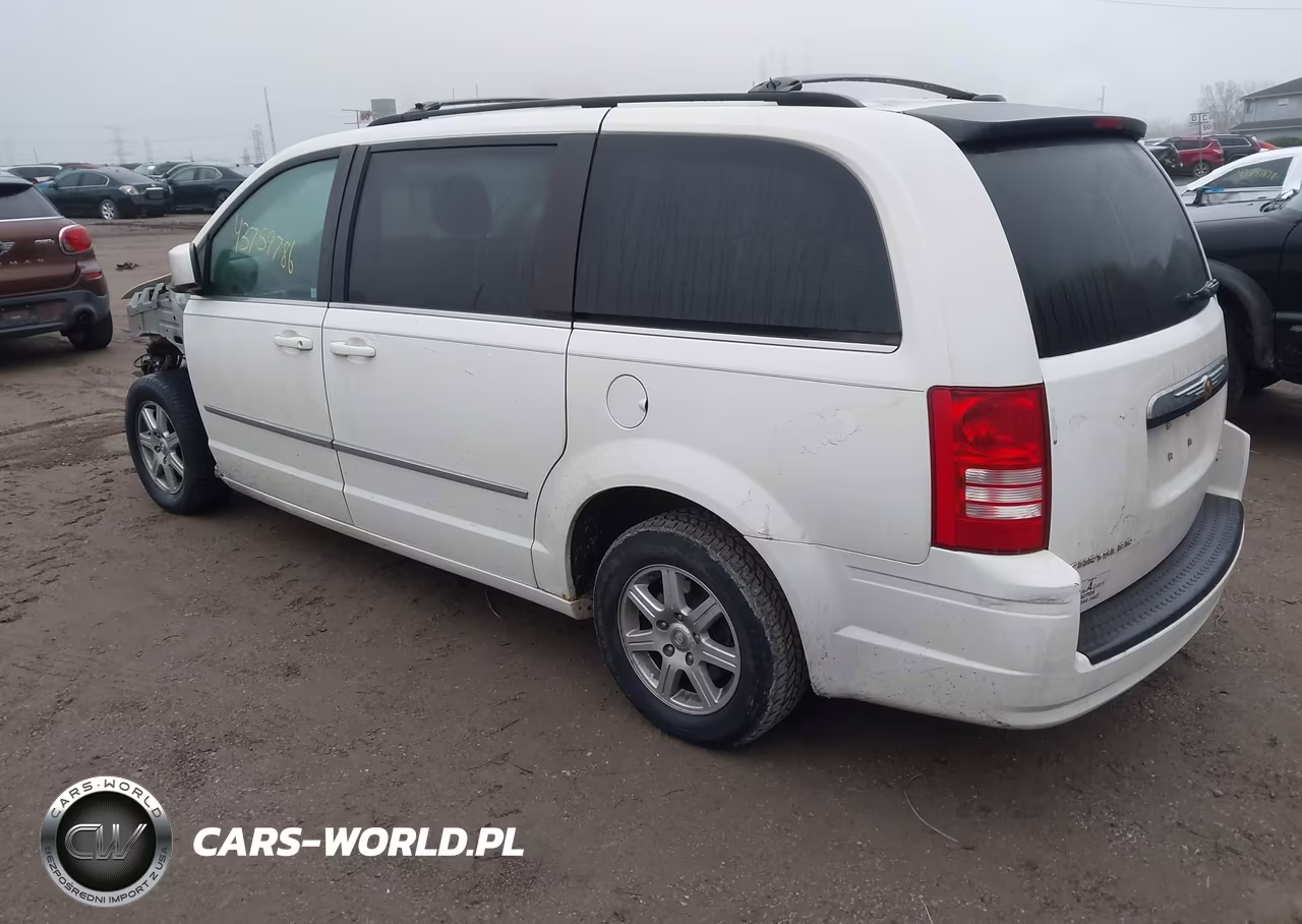 2010 Chrysler Town & Country Touring VIN:2A4RR5D15AR235637 - 3