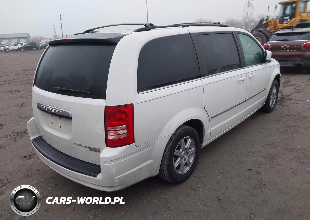 2010 Chrysler Town & Country Touring VIN:2A4RR5D15AR235637 - 4