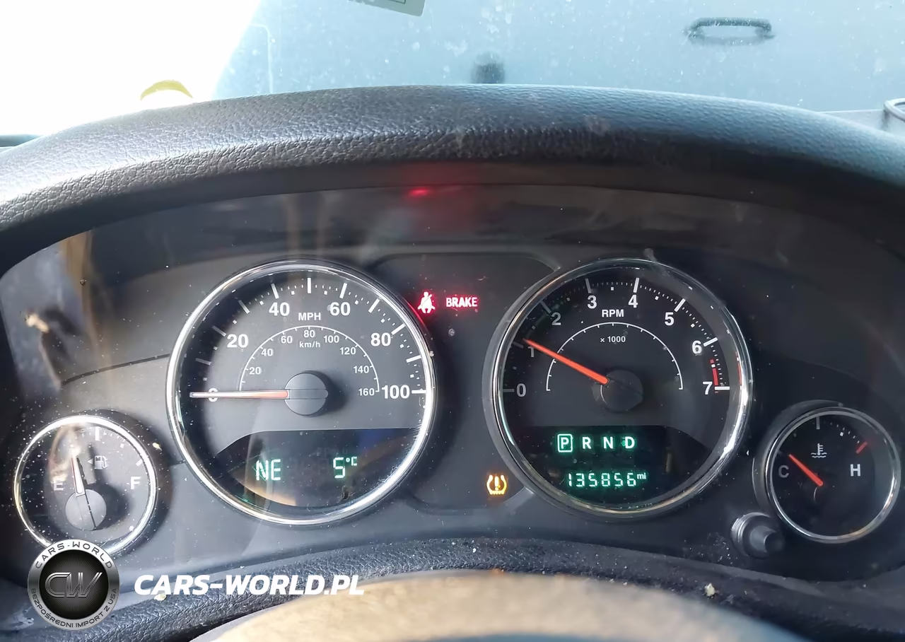2017 Jeep Wrangler Unlimited Sport 4X4 VIN:1C4BJWDG3HL573713 - 7